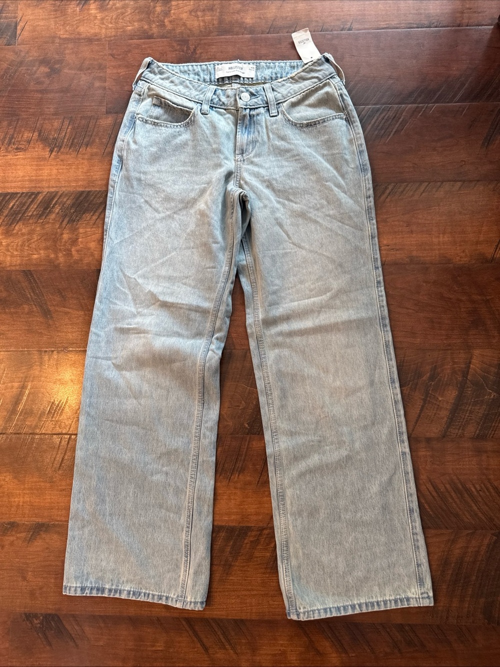 Hollister Light Blue Curvy Low Rise Baggy Jeans Womens size 26 / 2 Reg - NWT